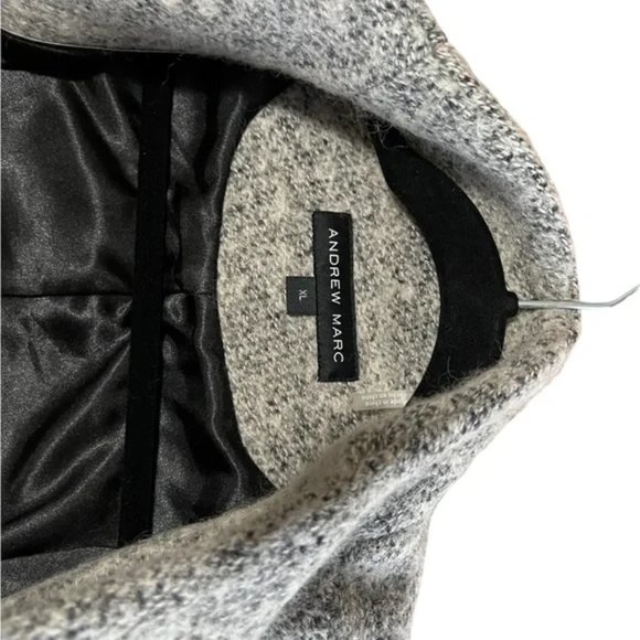 Andrew Marc Women's Gray Peacoat. Zip up, lined in black. Size XL. - Picture 4 of 11